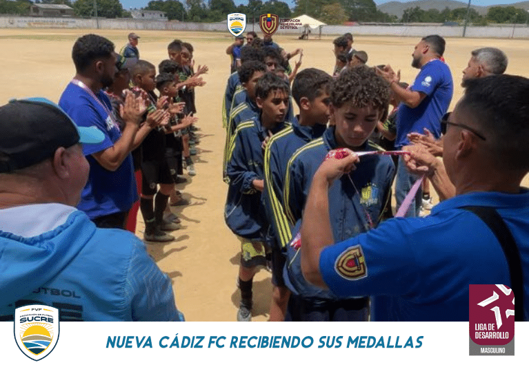 Nueva Cádiz FC reciben sus medallas de campeón
